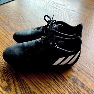 Kids adidas predator cleats;size 2.5; black/blue